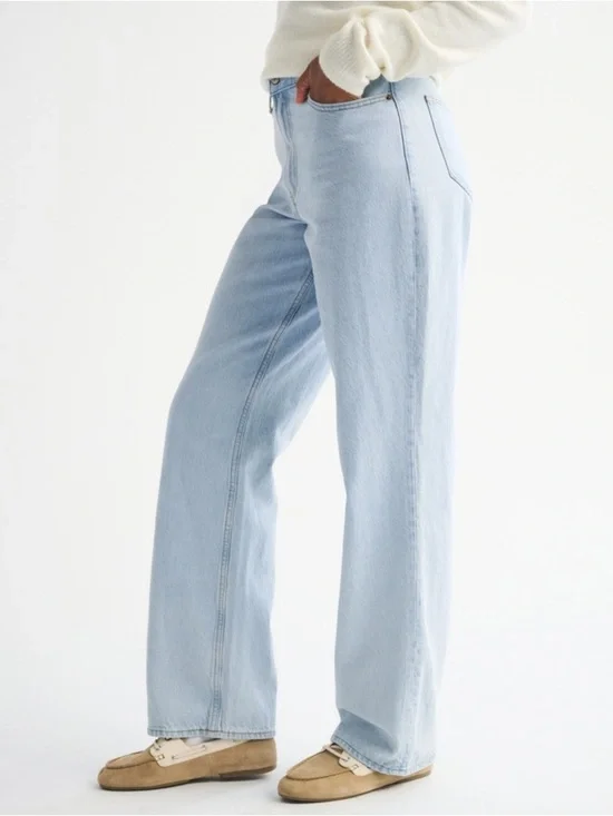 Curve Love High Rise Loose Jean - Picture 3 of 6